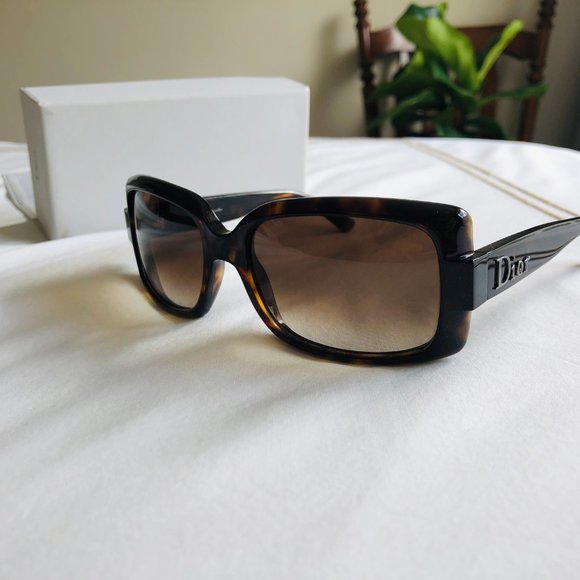 Authentic DIOR Vintage Tortoiseshell Sunglasses - Picture 1 of 8